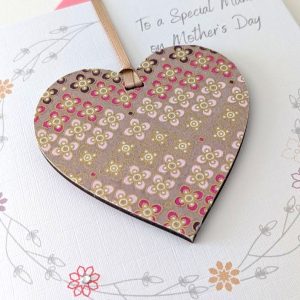 MOTHER’S DAY CARD WITH HEART DECORATION DETAIL